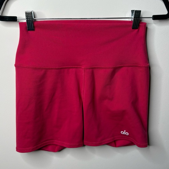 ALO Yoga Pants - ALO Yoga High Rise Shorts 5”